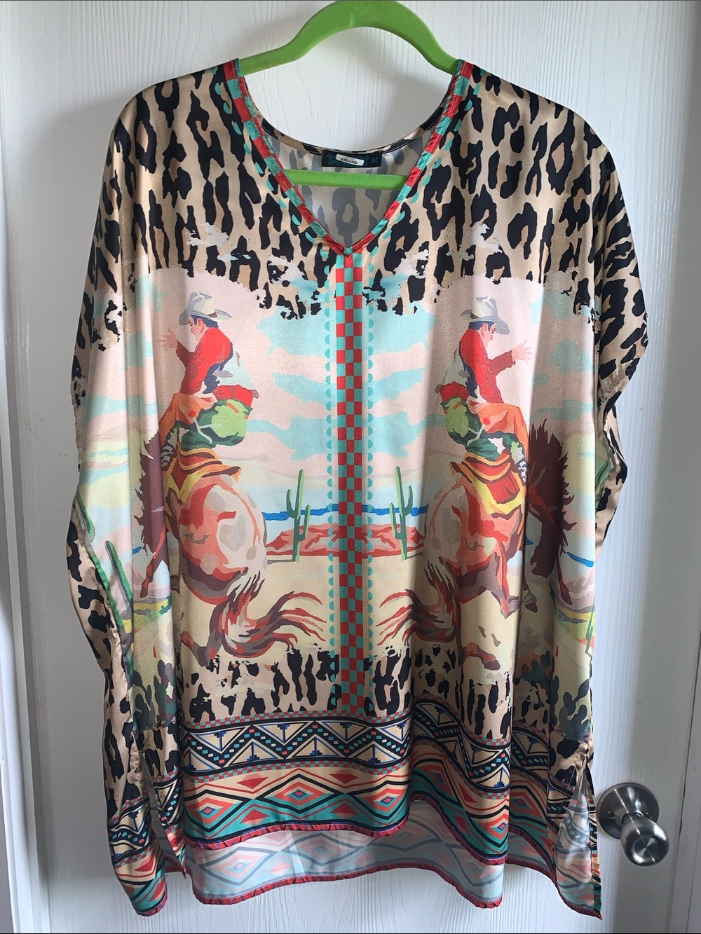 Fashion Express Multicolor Animal Print V-Neck Western Top Size Medium